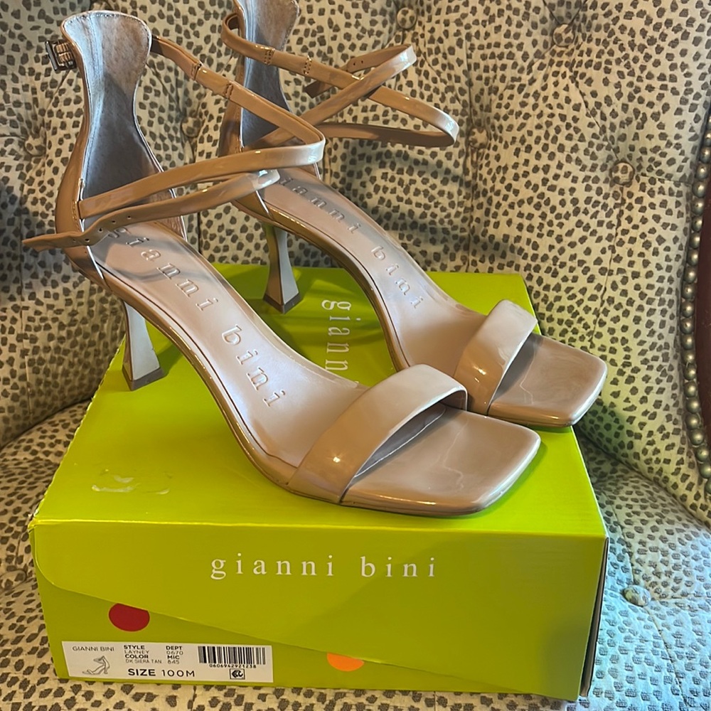 Gianni Bini square toe  3in heels